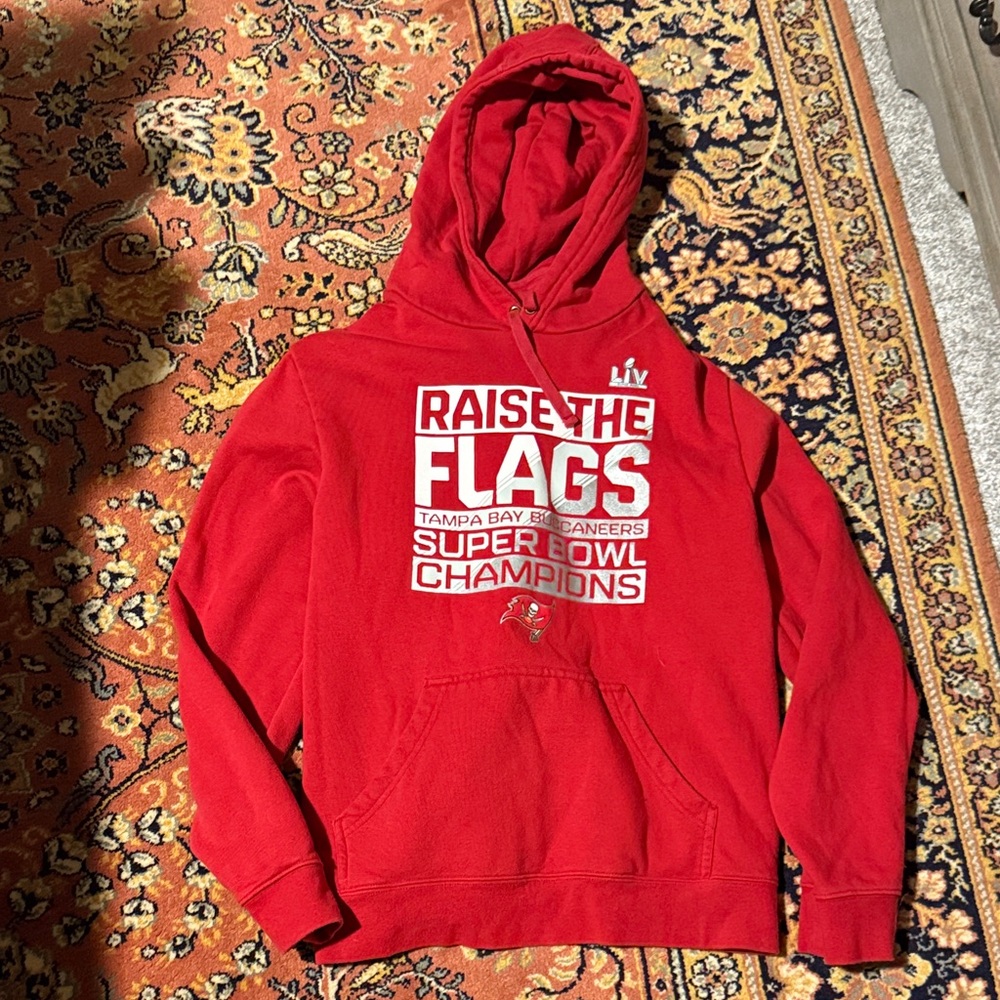 Tampa Bay Buccaneers raise the flags Super Bowl hoodie